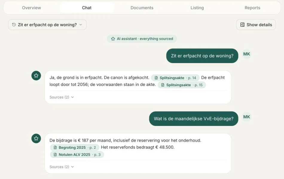 Chat in Huisdoc met de vraag of er erfpacht op de woning zit en een antwoord met bron Splitsingsakte pagina 14